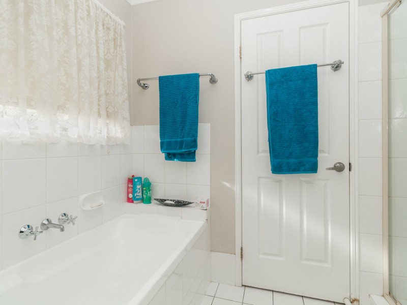 27 Lakeview Drive, Logan Reserve QLD 4133