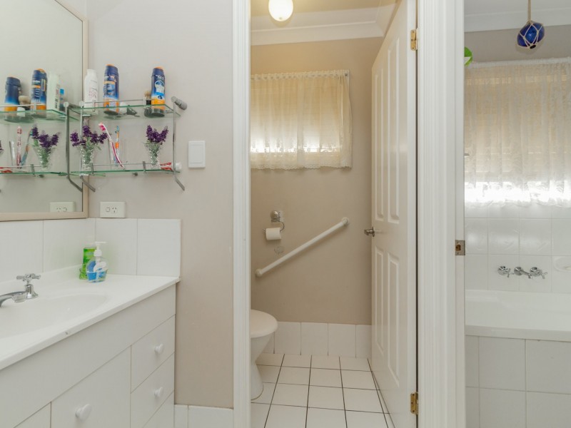 27 Lakeview Drive, Logan Reserve QLD 4133
