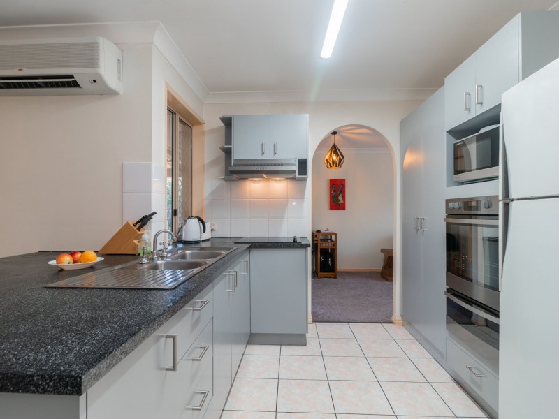 52 Gordonia Drive, Regents Park QLD 4118