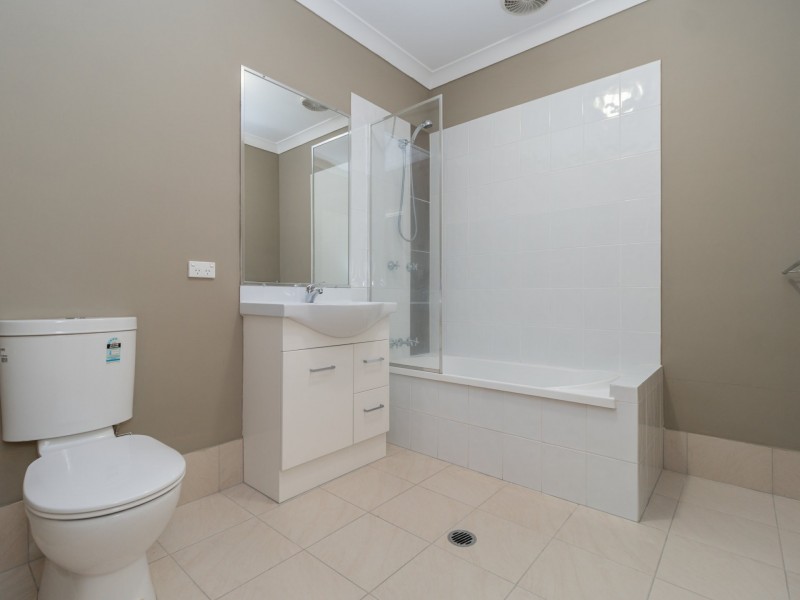 2/1 Carnarvon Crescent, Waterford QLD 4133