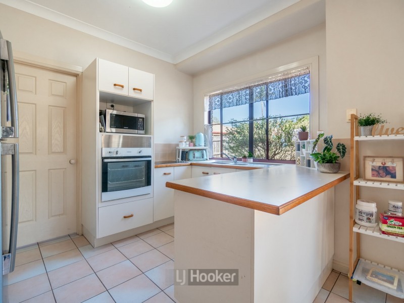 5 Mooloolah Court, Hillcrest QLD 4118