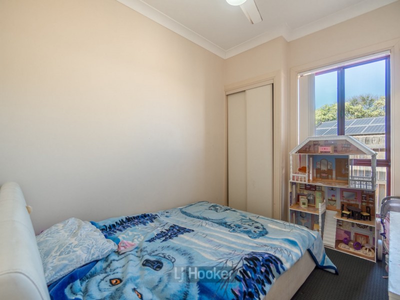 5 Mooloolah Court, Hillcrest QLD 4118