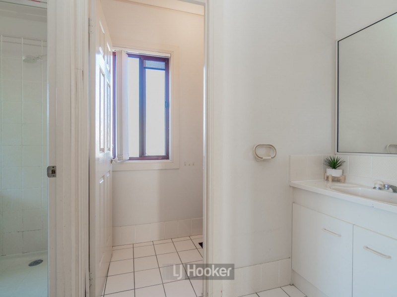 5 Mooloolah Court, Hillcrest QLD 4118