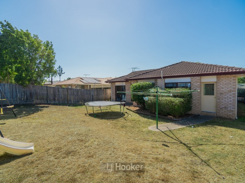 5 Mooloolah Court, Hillcrest QLD 4118