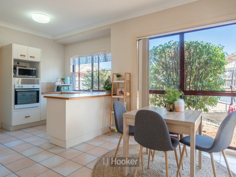 5 Mooloolah Court, Hillcrest QLD 4118