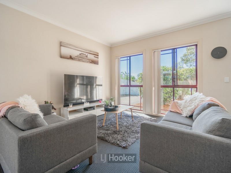 5 Mooloolah Court, Hillcrest QLD 4118