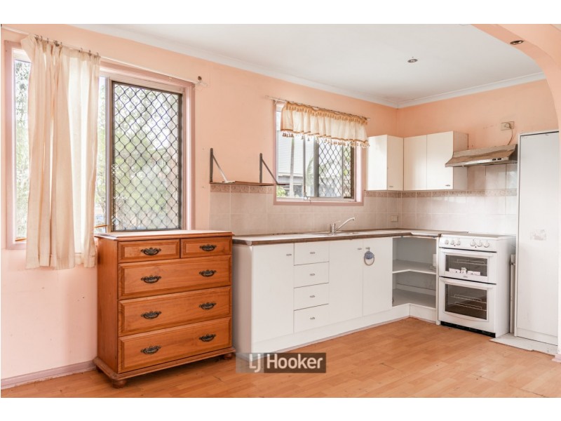 11 Lennox Court, Logan Central QLD 4114