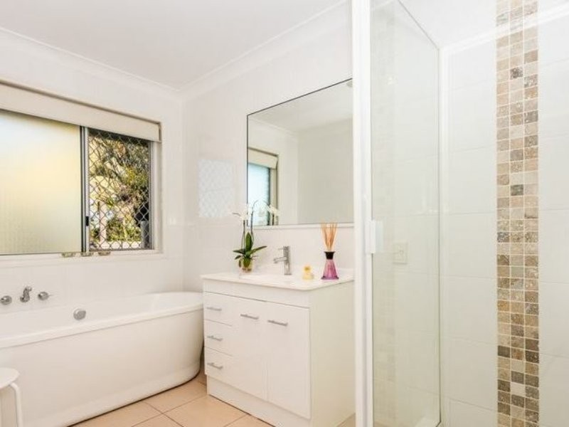 4 Gingko Crescent, Regents Park QLD 4118