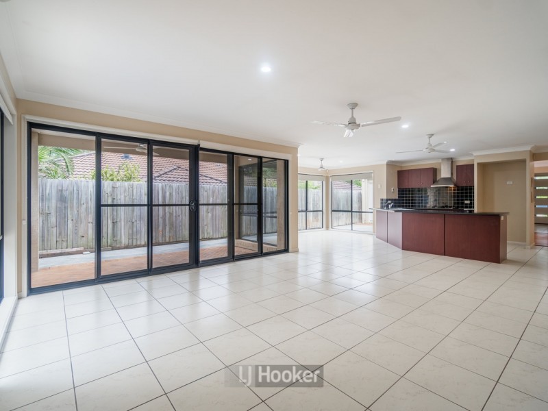16 Parkside Place, Forest Lake QLD 4078