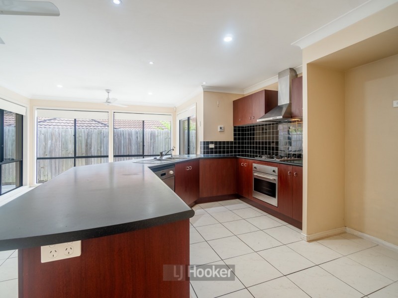 16 Parkside Place, Forest Lake QLD 4078