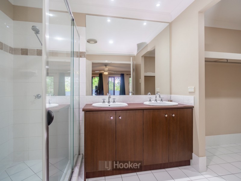 16 Parkside Place, Forest Lake QLD 4078