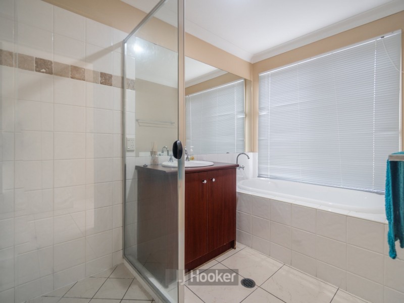 16 Parkside Place, Forest Lake QLD 4078