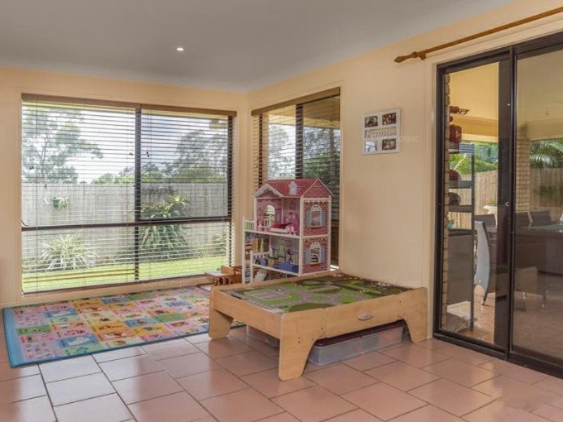 6 Cheltenham Place, Forest Lake QLD 4078