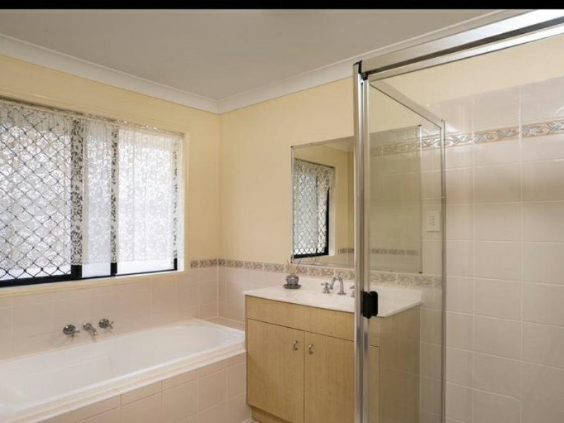 6 Cheltenham Place, Forest Lake QLD 4078