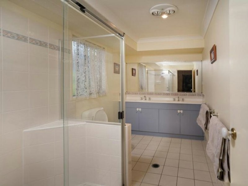 6 Cheltenham Place, Forest Lake QLD 4078