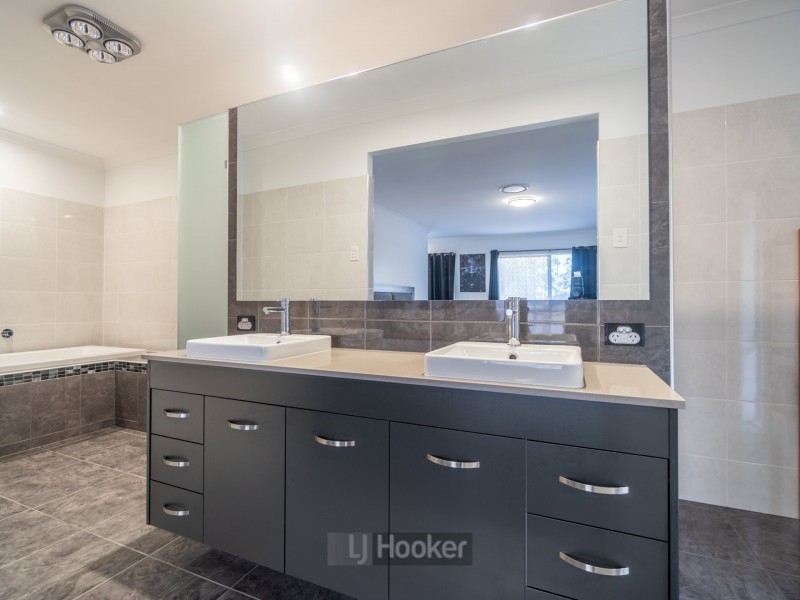 7-19 Woodend Court, Park Ridge QLD 4125