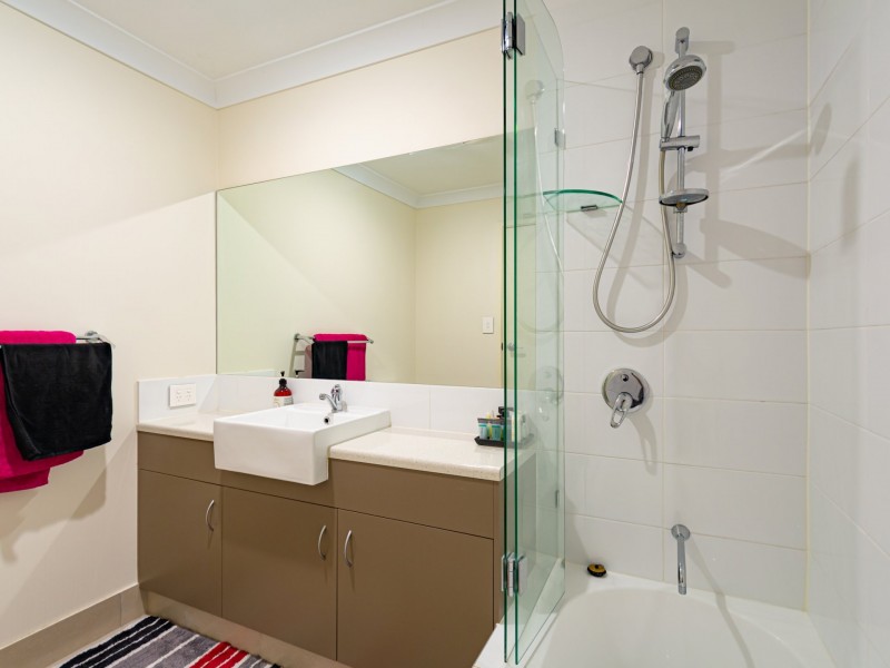 17 Chandon Court, Hillcrest QLD 4118