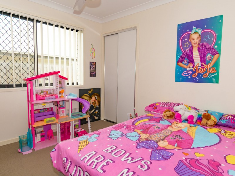 17 Chandon Court, Hillcrest QLD 4118