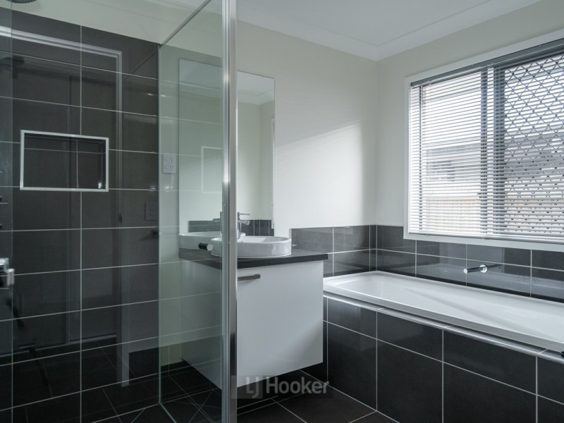 10 Mt Greville Way, Park Ridge QLD 4125