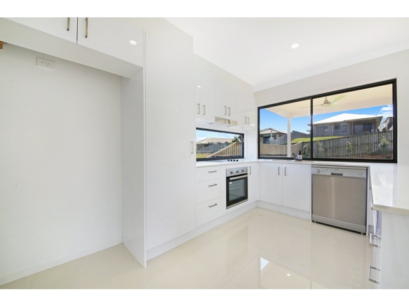 8 Tash Court, Waterford QLD 4133