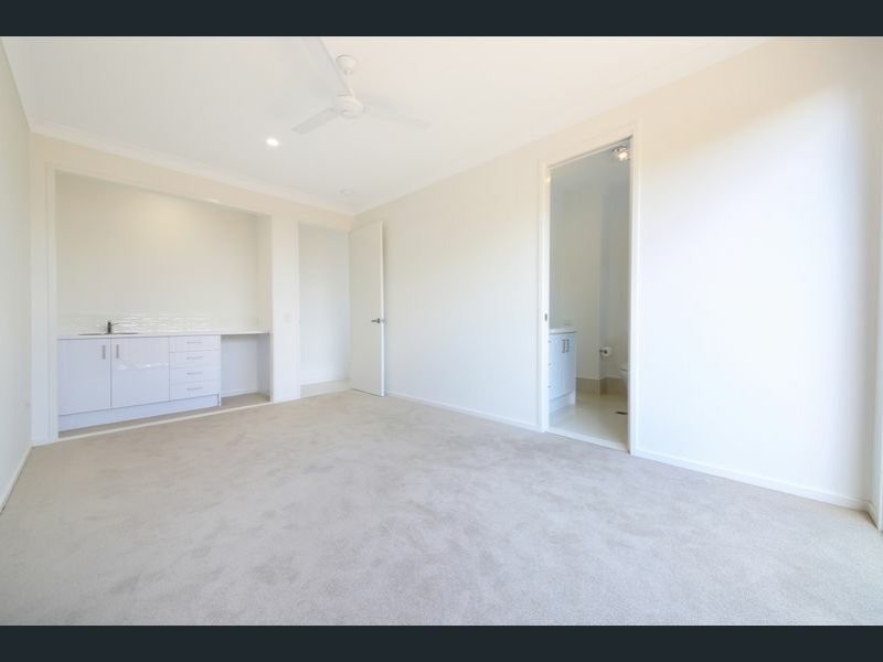 8 Tash Court, Waterford QLD 4133