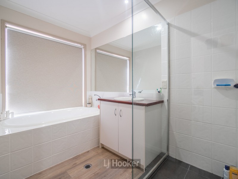 11 Piccadilly Place, Forest Lake QLD 4078