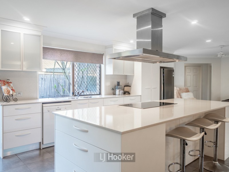 7 Coot Tha Place, Forest Lake QLD 4078