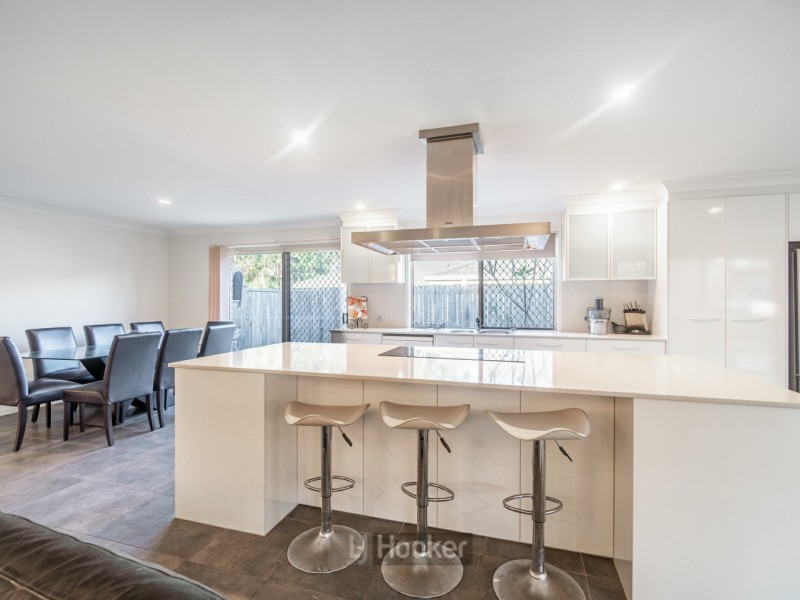 7 Coot Tha Place, Forest Lake QLD 4078