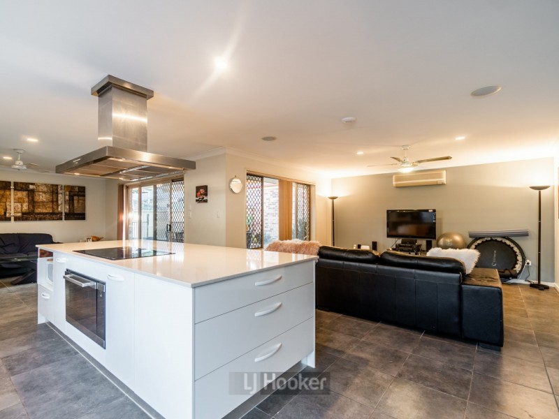 7 Coot Tha Place, Forest Lake QLD 4078