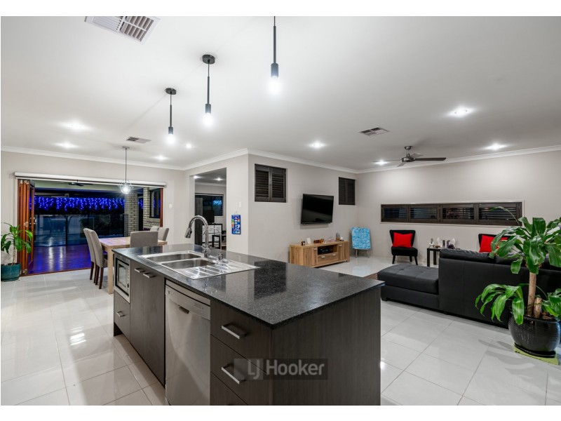 42 Steelwood Street, Heathwood QLD 4110