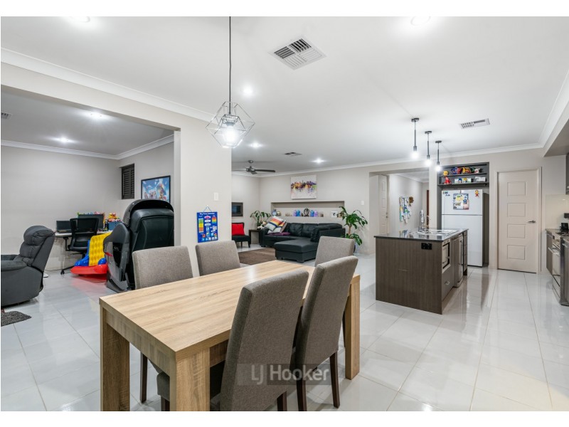 42 Steelwood Street, Heathwood QLD 4110