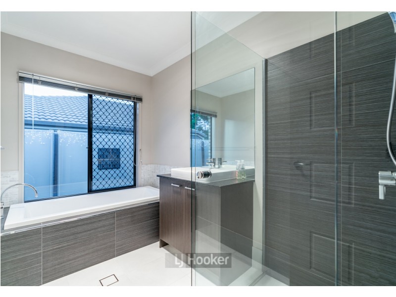 42 Steelwood Street, Heathwood QLD 4110