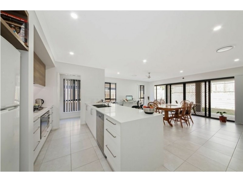 6 Mount Greville Way, Park Ridge QLD 4125