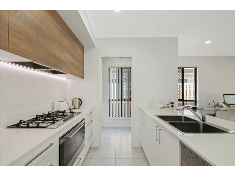 6 Mount Greville Way, Park Ridge QLD 4125