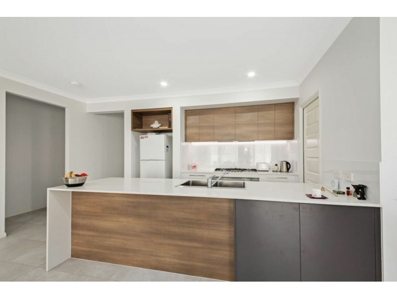 6 Mount Greville Way, Park Ridge QLD 4125