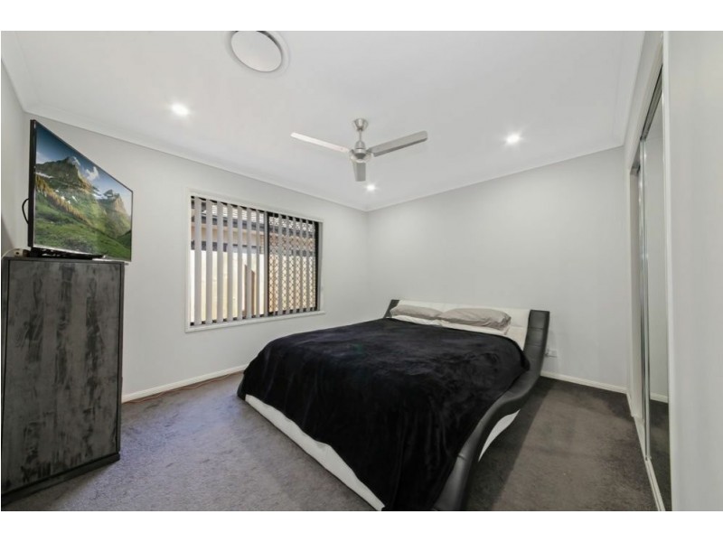 6 Mount Greville Way, Park Ridge QLD 4125