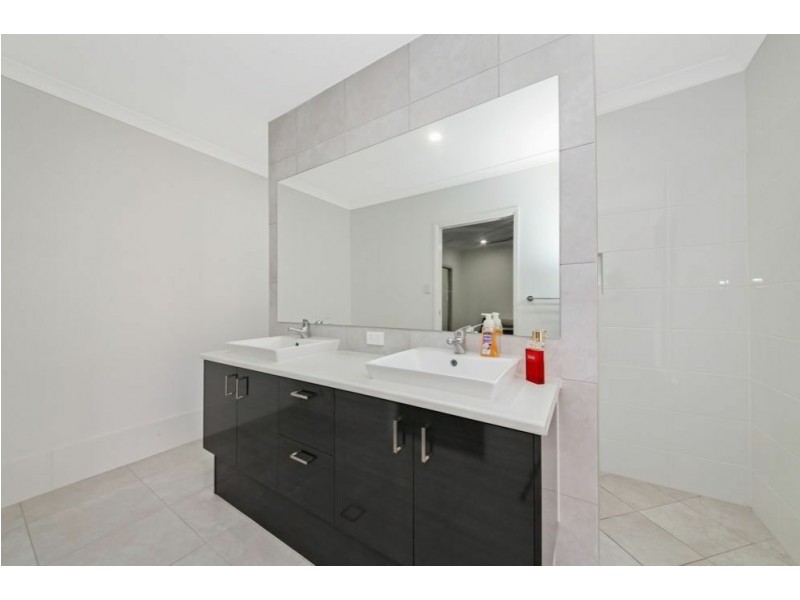 6 Mount Greville Way, Park Ridge QLD 4125