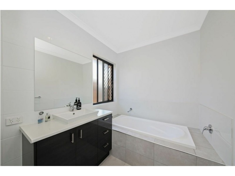 6 Mount Greville Way, Park Ridge QLD 4125