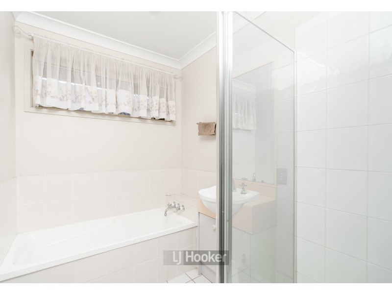 6 Cougers Court, Regents Park QLD 4118