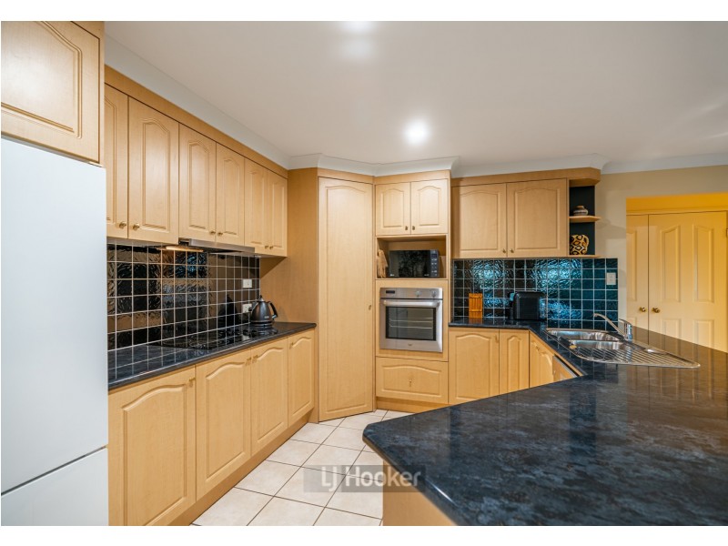 5 Cheltenham Place, Forest Lake QLD 4078