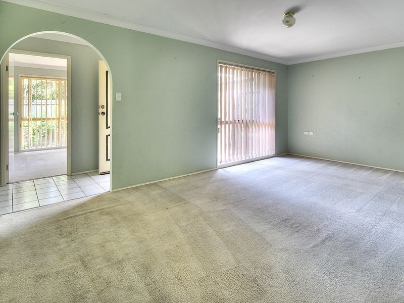 1 Learmonth Court, Hillcrest QLD 4118