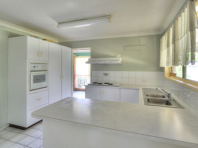 1 Learmonth Court, Hillcrest QLD 4118