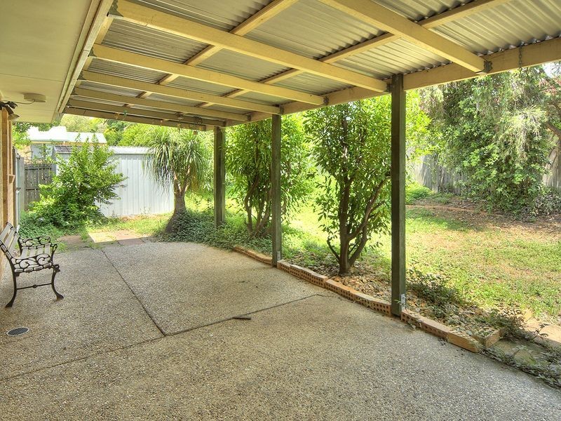1 Learmonth Court, Hillcrest QLD 4118