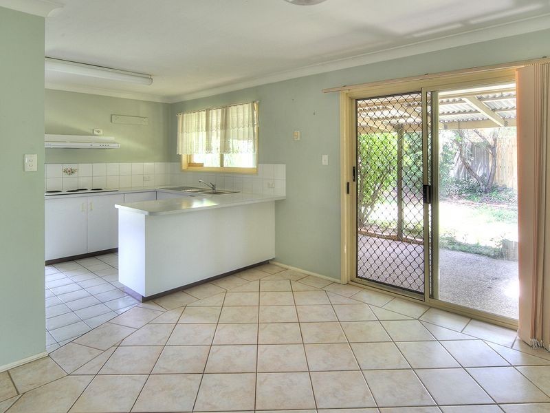 1 Learmonth Court, Hillcrest QLD 4118