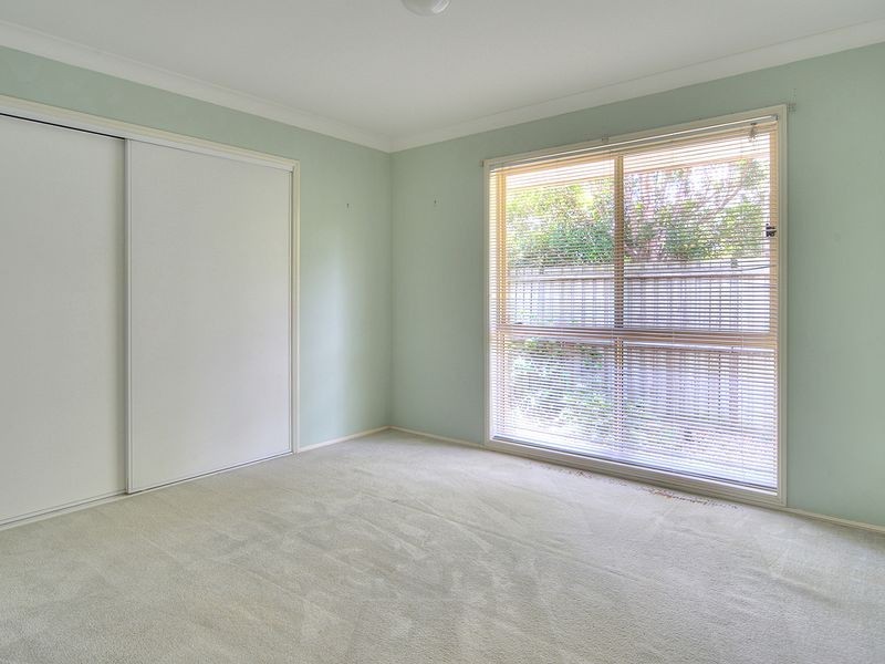 1 Learmonth Court, Hillcrest QLD 4118