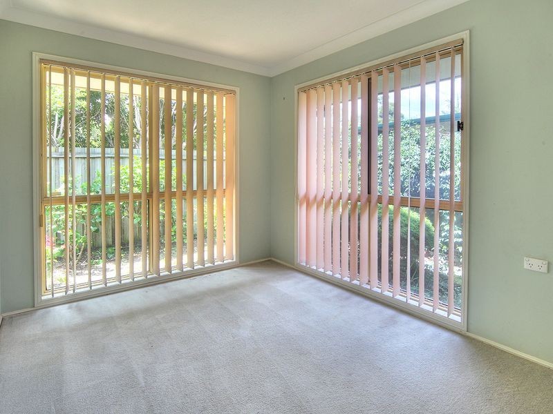1 Learmonth Court, Hillcrest QLD 4118