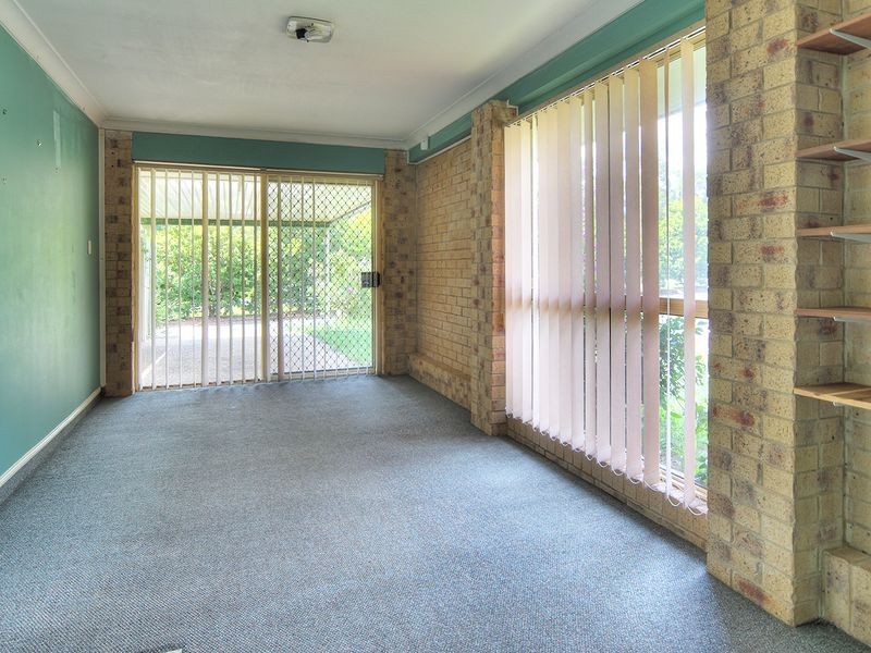 1 Learmonth Court, Hillcrest QLD 4118