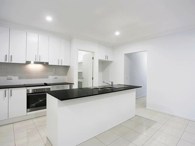 6 John Storey Court, Park Ridge QLD 4125