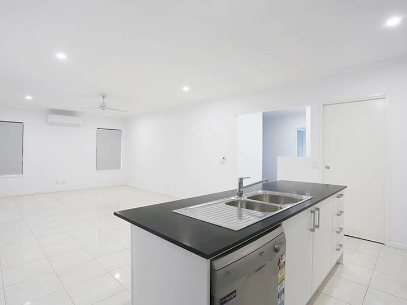 6 John Storey Court, Park Ridge QLD 4125