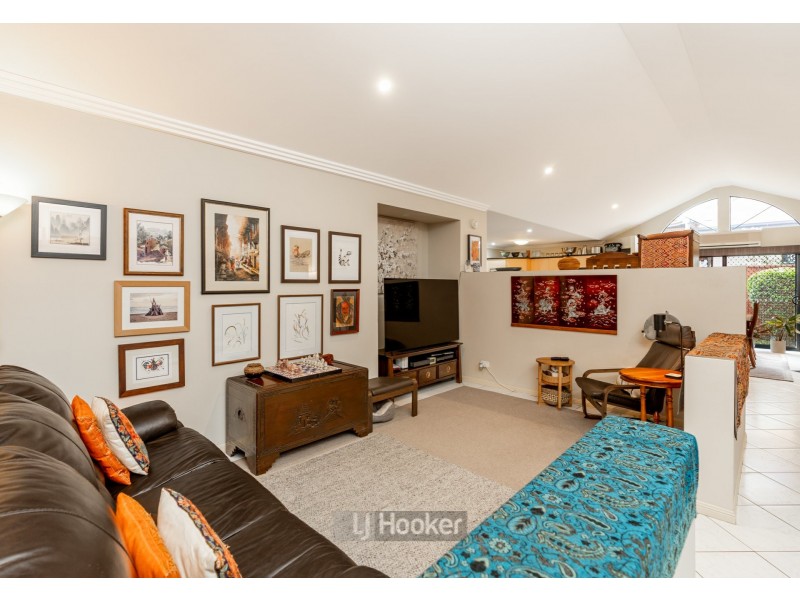 42 Mapleton Crescent, Forest Lake QLD 4078